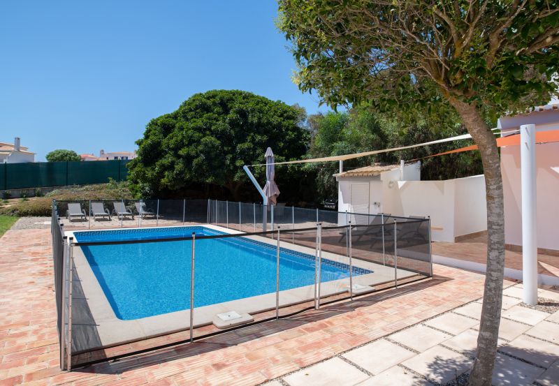 Child and Pet Safe Pool Barrier